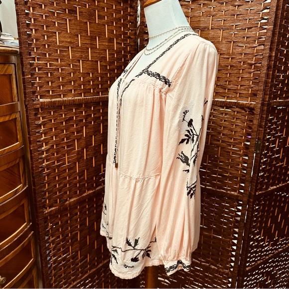 Pale pink Venus Tunic Small. Flattering! V-neck. Smocked. Long sleeve - Picture 9 of 14